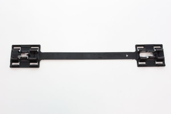 Клипса крепления накладки порога Opel Astra/Corsa 100081810