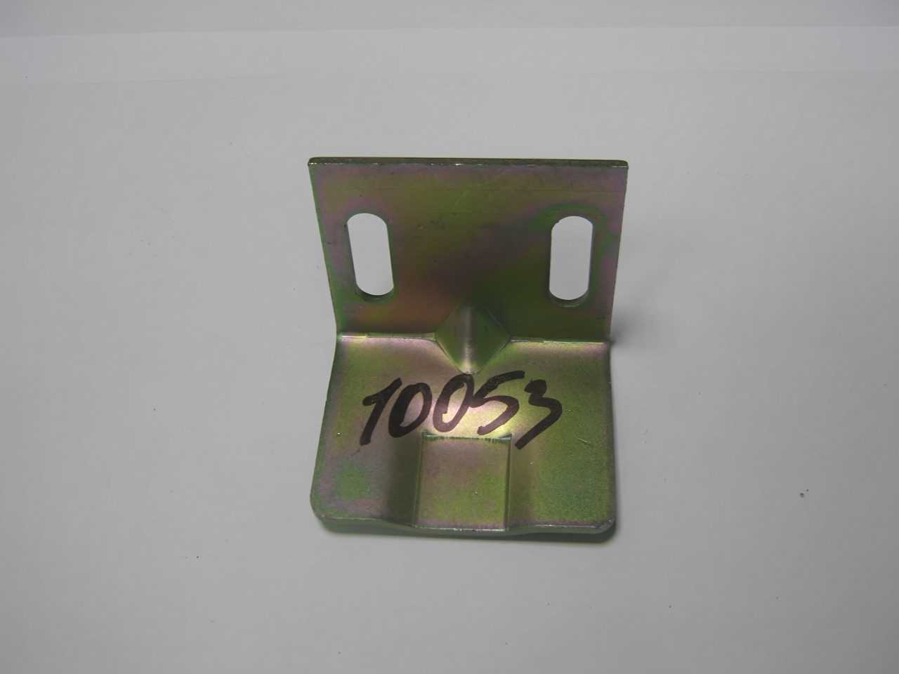 Упор замка моторного люка ПАЗ 3205-5313026-10